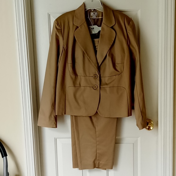 Suite - Picture 1 of 4